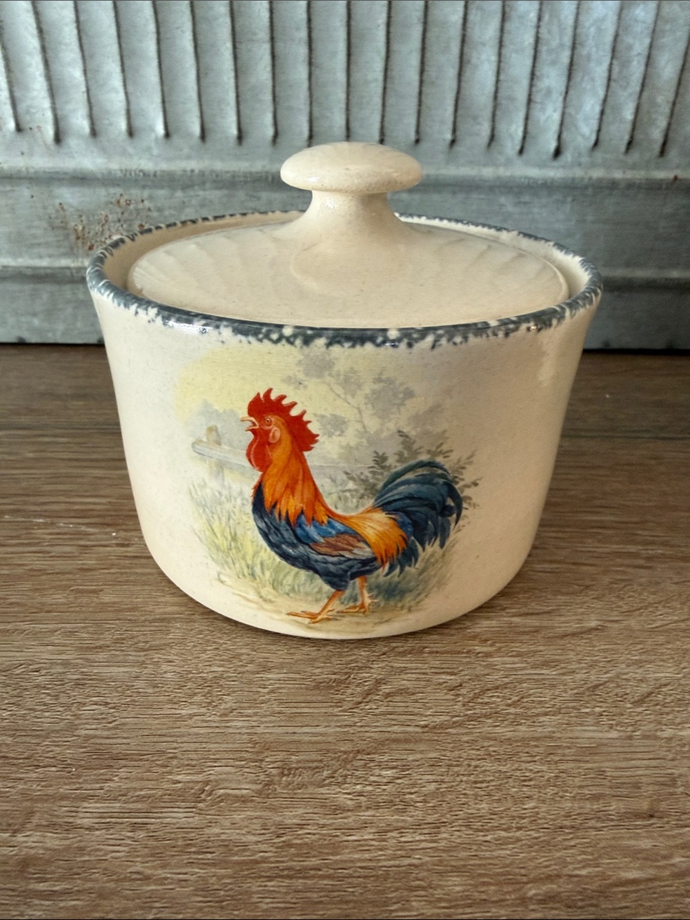 Vintage Rooster Stoneware Covered Bowl - Home and Garden Party. Made in USA 2000